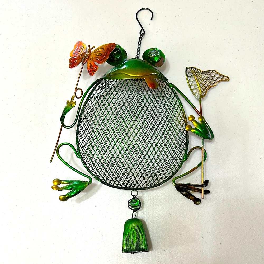 Green Frog Decorative Hanging Bird Feeder with Butterfly & Net